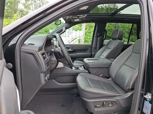 Used 2023 Chevrolet Tahoe Premier AWD/4WD image 14