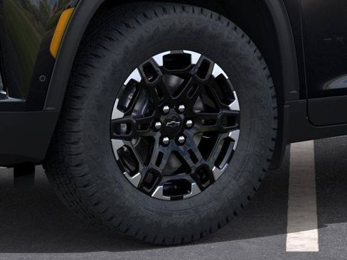 New 2027 Chevrolet Traverse Z71 w/ Enhanced Driving Package AWD/4WD image 9