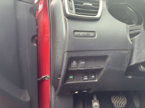 Used 2016 Nissan Rogue SV image 19