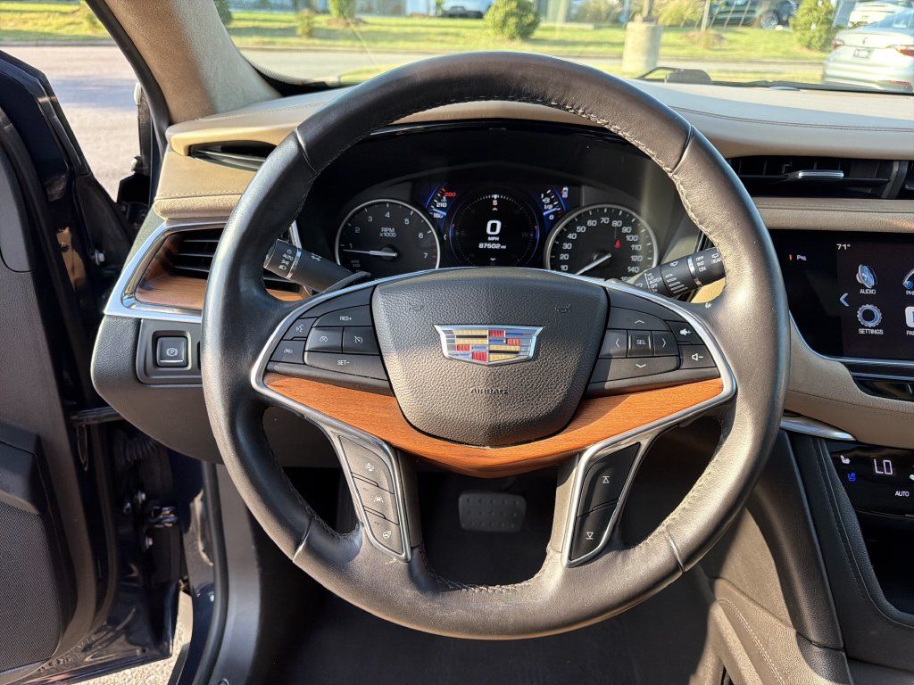 Used 2017 Cadillac XT5 Platinum AWD/4WD image 24