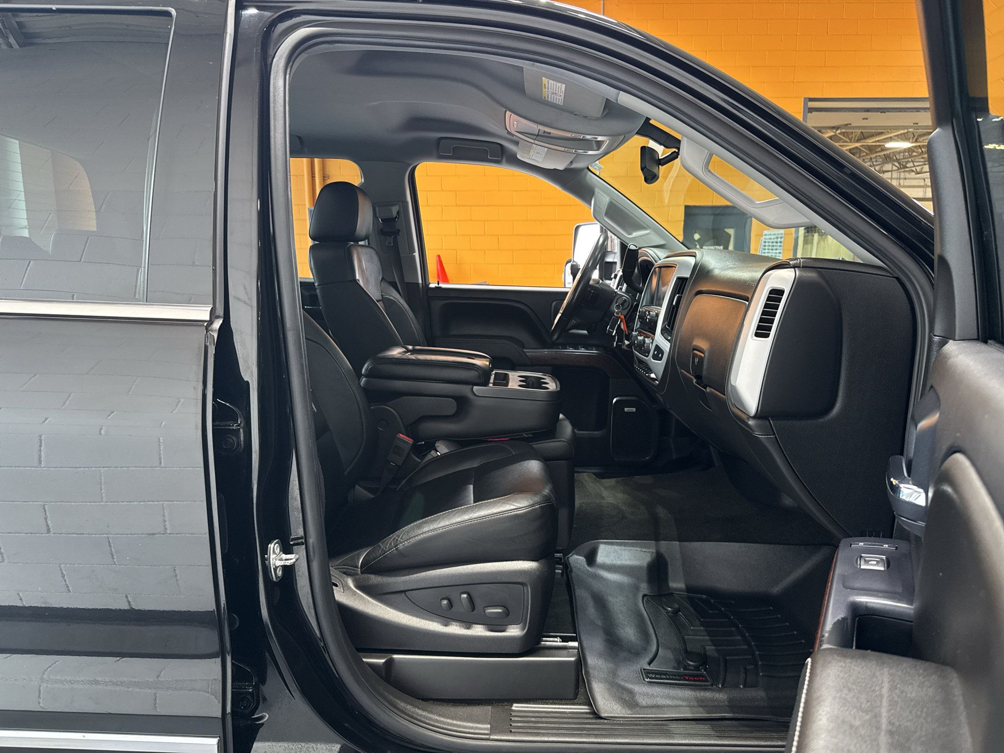 Used 2015 GMC Sierra 3500 SLT w/ Duramax Plus Package AWD/4WD image 19