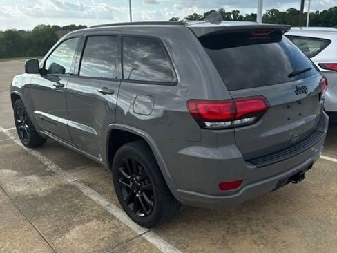 Used 2022 Jeep Grand Cherokee Laredo X RWD image 4
