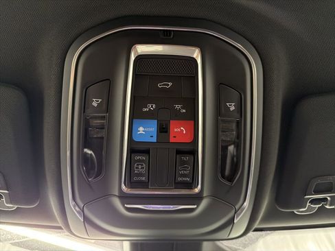 New 2025 Jeep Grand Cherokee L Altitude image 24