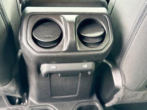 Used 2021 Jeep Gladiator Willys image 26