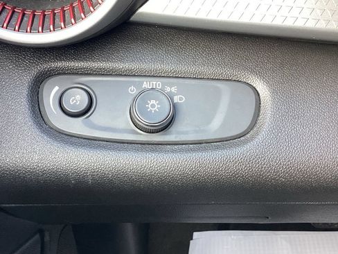 Used 2024 Chevrolet Trax RS FWD image 21