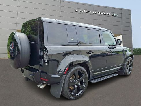 Used 2024 Land Rover Defender 110 V8 AWD/4WD image 2