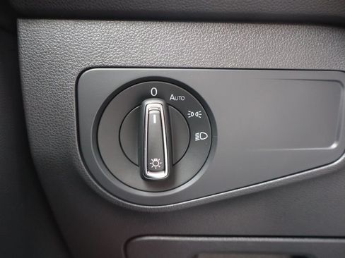 Used 2022 Volkswagen Tiguan SE AWD/4WD image 15