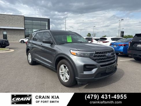 Used 2024 Ford Explorer XLT image 1