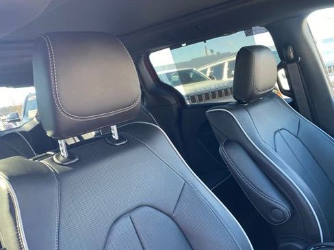 New 2026 Chrysler Pacifica Limited w/ Uconnect Theater Family Group image 32