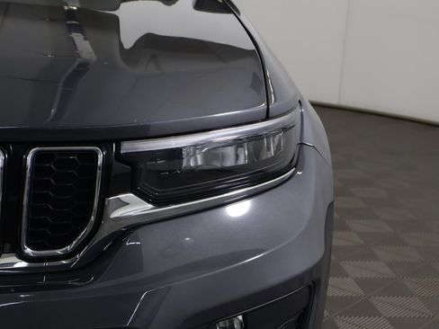 Used 2022 Jeep Grand Cherokee Overland w/ Luxury Tech Group IV image 19