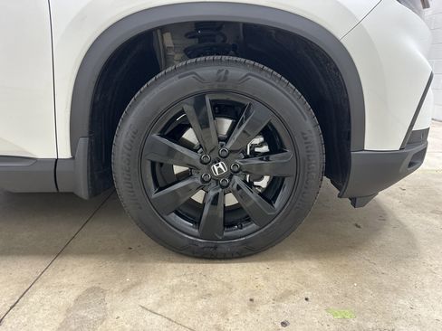 Used 2025 Honda Pilot Black Edition image 13