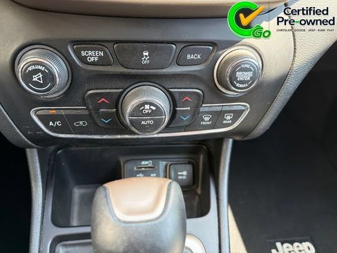 Certified 2018 Jeep Cherokee Limited FWD image 70