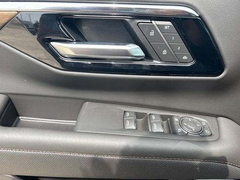 New 2026 Chevrolet Suburban High Country AWD/4WD image 17