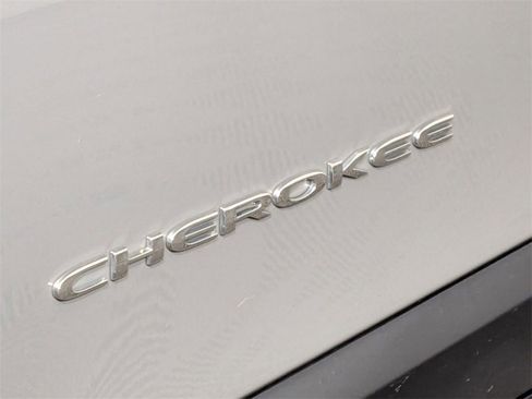 Certified 2021 Jeep Cherokee Latitude Lux image 10