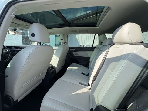 Used 2019 Volkswagen Tiguan SE w/ Panoramic Sunroof Package image 8