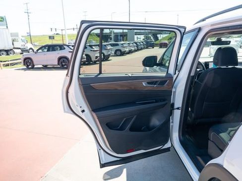 New 2026 Volkswagen Atlas SE FWD image 14