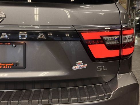 Used 2023 Nissan Armada SL w/ Captain's Chairs Package image 18