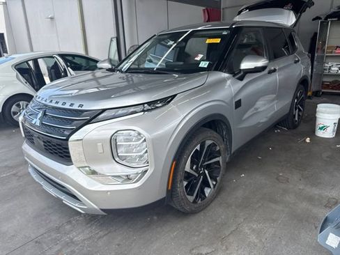 Used 2022 Mitsubishi Outlander SE AWD/4WD image 1