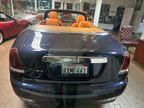 Used 2016 Rolls-Royce Dawn RWD image 2