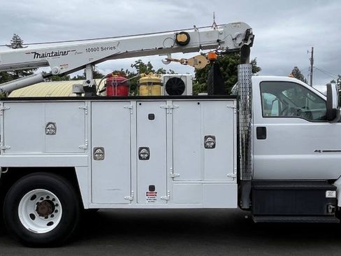 Used 2017 Ford F750 2WD Regular Cab Super Duty image 4