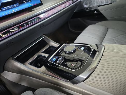 Used 2023 BMW i7 xDrive60 AWD/4WD image 26