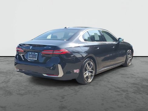 Used 2024 BMW i5 eDrive40i RWD image 4