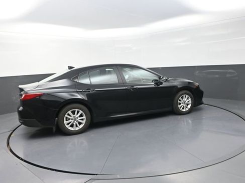 Used 2025 Toyota Camry LE image 12