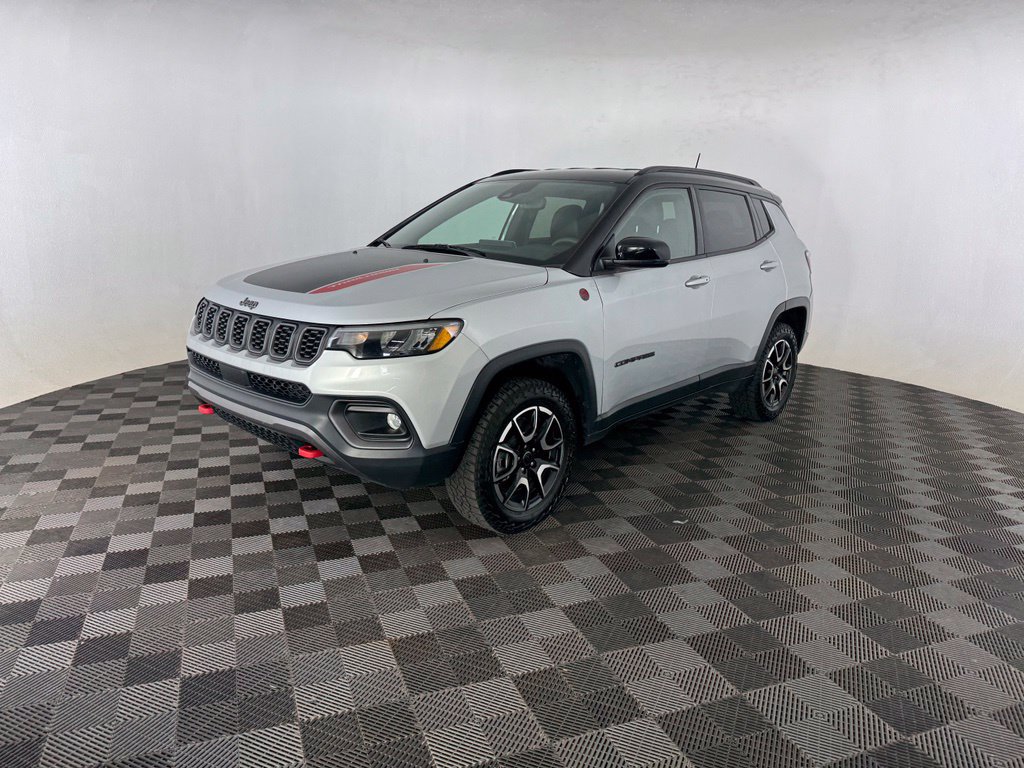 Used 2025 Jeep Compass Trailhawk AWD/4WD image 9