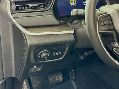 New 2026 Jeep Grand Cherokee Limited w/ Limited Altitude Package AWD/4WD image 5