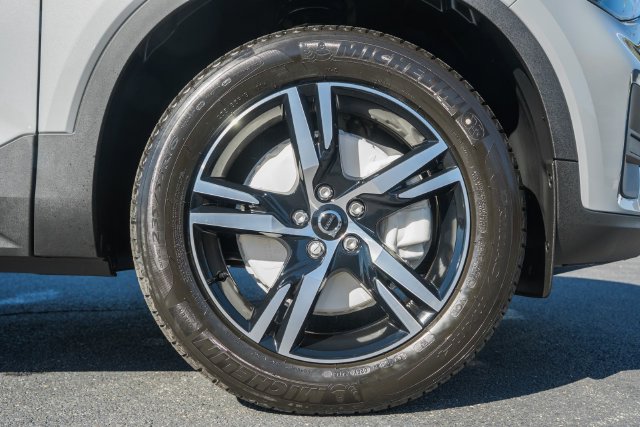 New 2026 Volvo XC40 B5 Core w/ Protection Package Premier AWD/4WD image 18