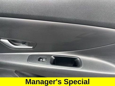 Used 2023 Hyundai Elantra SE image 34