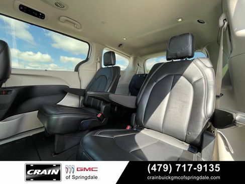 Used 2024 Chrysler Pacifica Touring-L FWD image 25