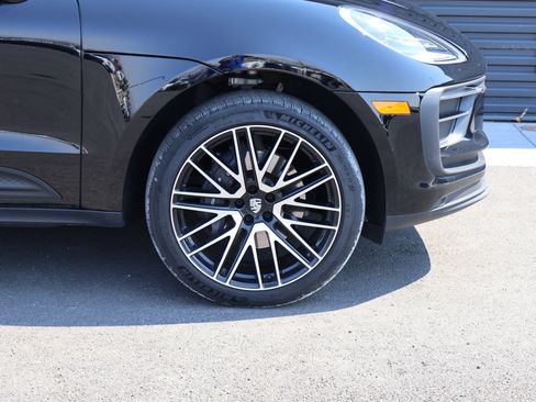 Certified 2026 Porsche Macan AWD/4WD image 29
