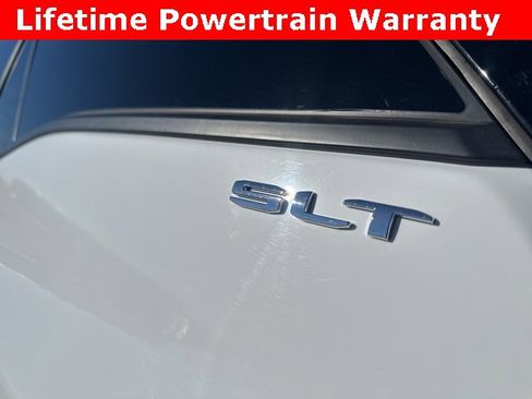 Used 2024 GMC Terrain SLT image 10