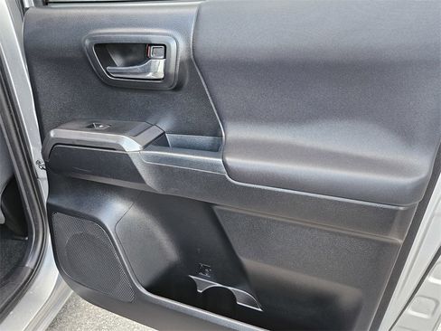 Used 2018 Toyota Tacoma TRD Sport image 28