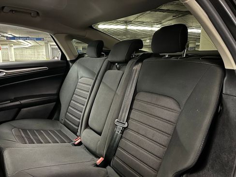 Used 2020 Ford Fusion SE FWD image 18