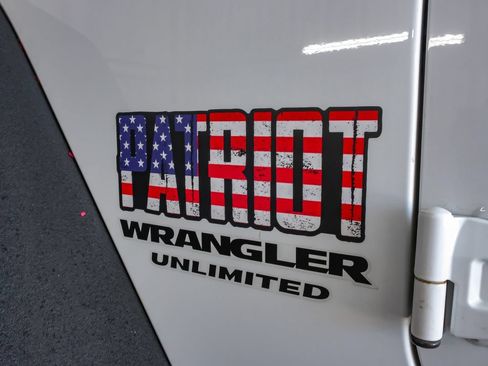 Used 2016 Jeep Wrangler Unlimited Sahara w/ Connectivity Group AWD/4WD image 51