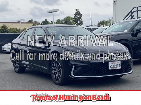 Used 2025 Volkswagen Jetta SE image 1