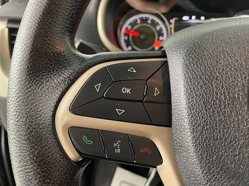 Used 2015 Jeep Cherokee Sport image 11