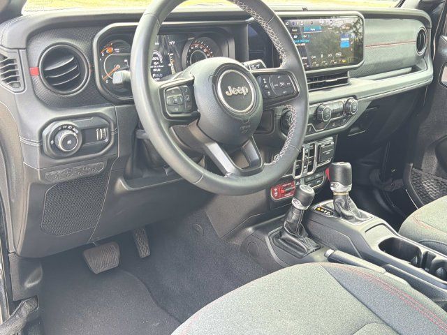 Used 2025 Jeep Wrangler Unlimited Rubicon AWD/4WD image 16
