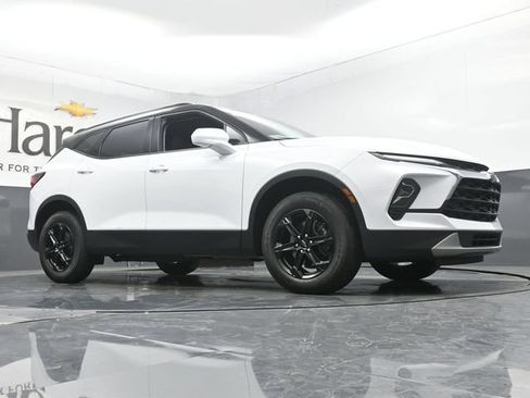 Used 2023 Chevrolet Blazer LT w/ Convenience Package FWD image 2