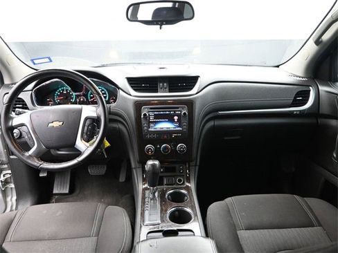 Used 2017 Chevrolet Traverse LT w/ Style and Technology Package image 12