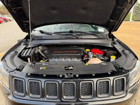 Used 2019 Jeep Compass Latitude w/ Cold Weather Group image 33