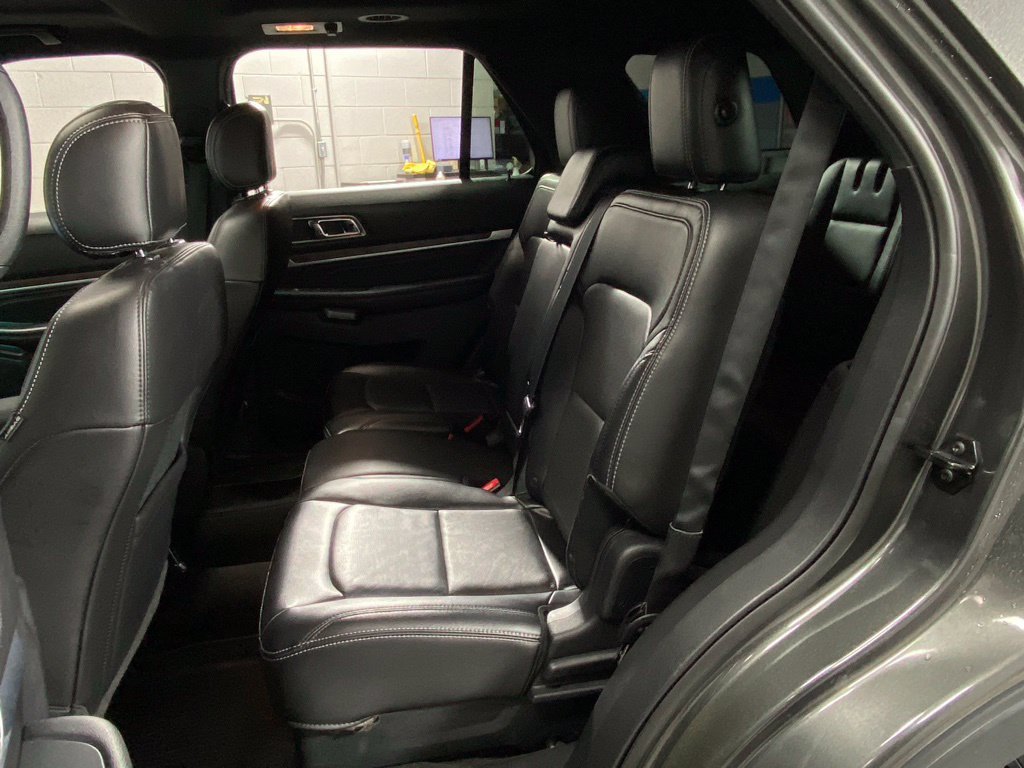 Used 2017 Ford Explorer Limited w/ Equipment Group 301A AWD/4WD image 29