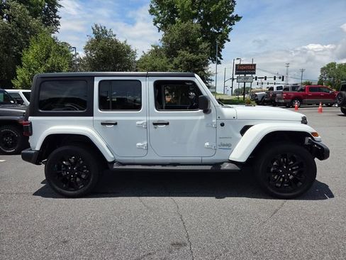 Used 2022 Jeep Wrangler Unlimited Sahara AWD/4WD image 10