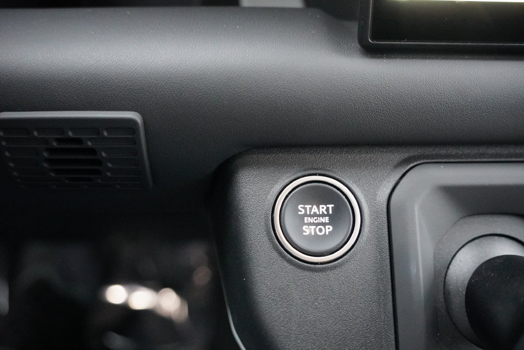 Used 2023 Land Rover Defender 130 SE AWD/4WD image 32