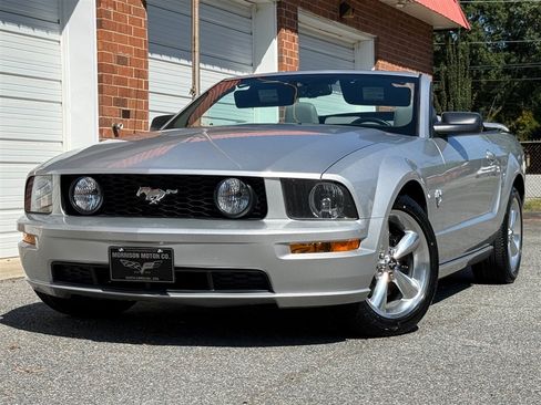 Used 2009 Ford Mustang GT RWD image 11