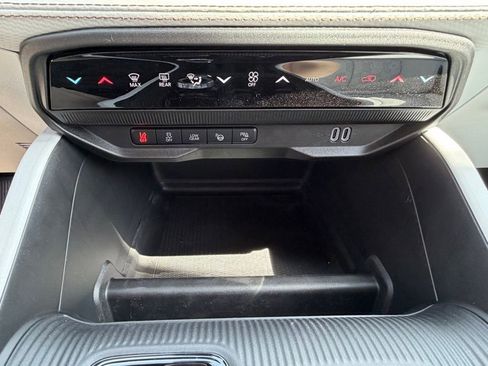 New 2026 Jeep Cherokee Overland image 19