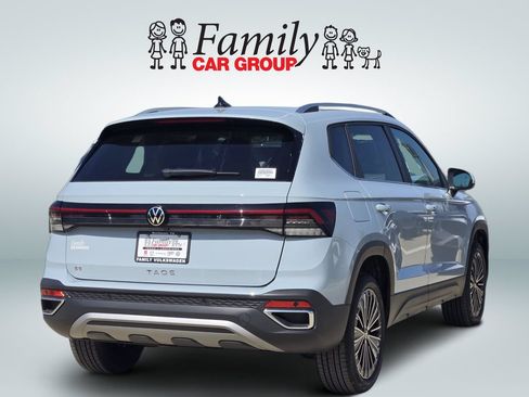 New 2026 Volkswagen Taos SE FWD image 4