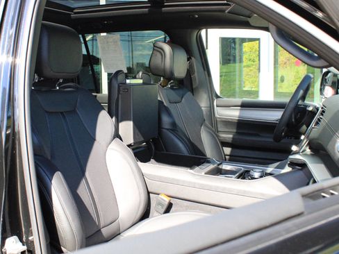 Used 2025 Jeep Wagoneer Series II w/ Premium Group I AWD/4WD image 25